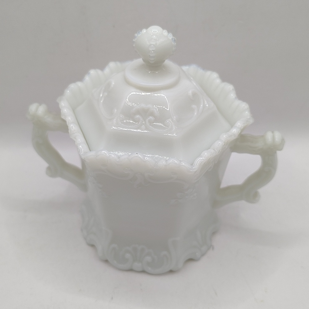 Vintage Westmoreland Opaline Milk Glass Lidded Sugar Bowl 5.5" - Picture 2 of 5